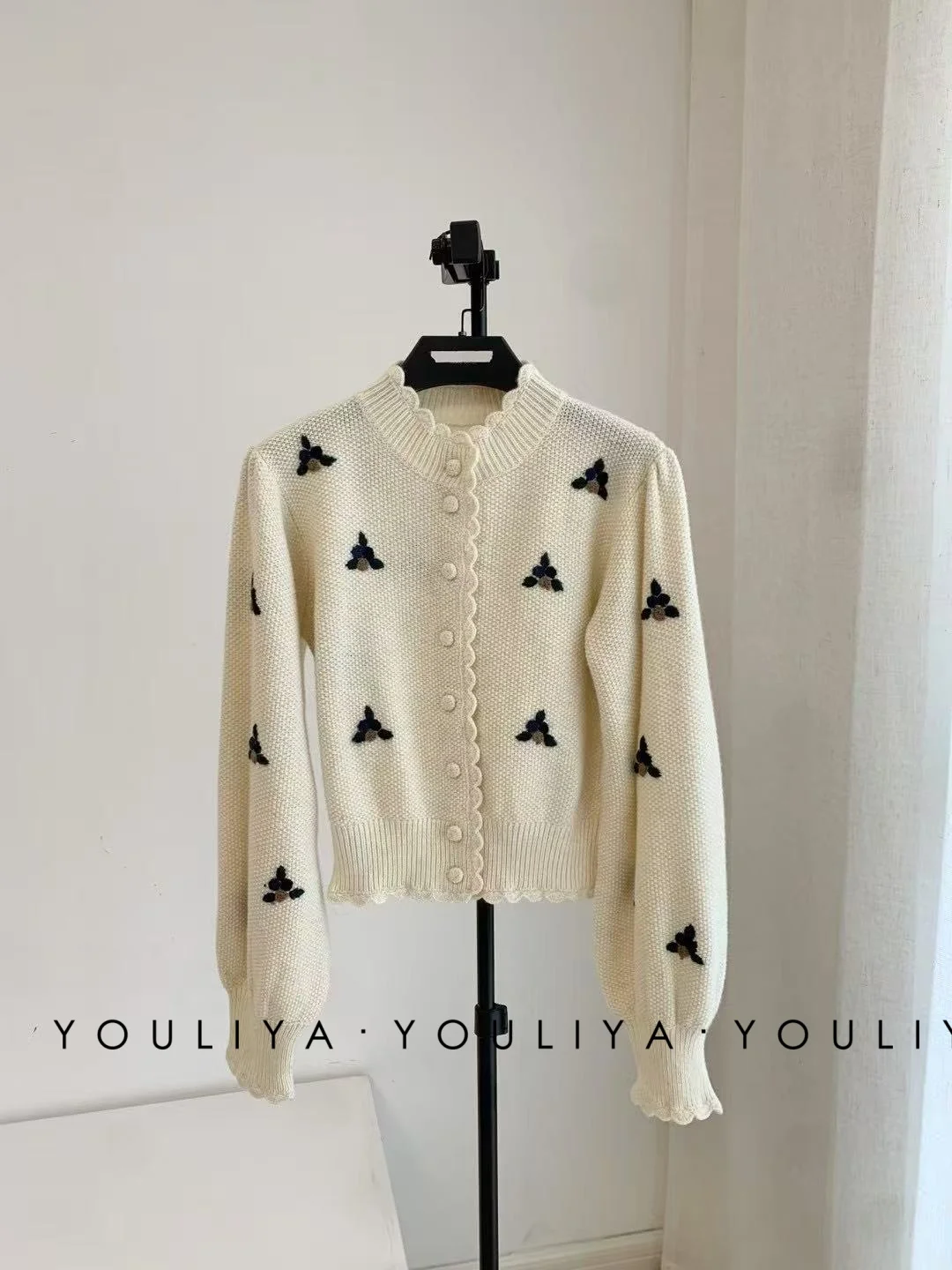 

Knitted sweater women's autumn 2025 cardigan long sleeved alpaca wool fashionable retro sweater