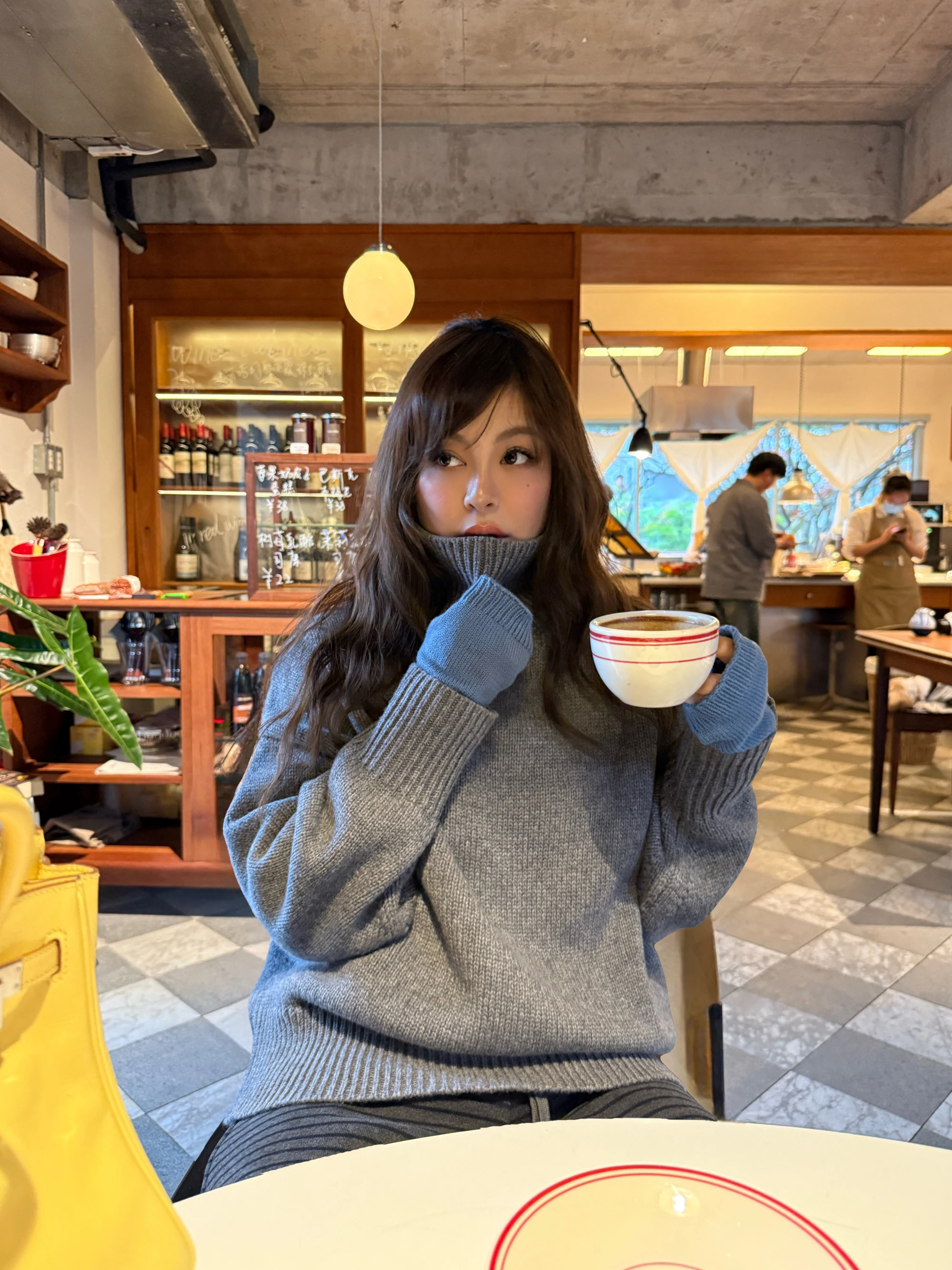 

Свободный шерстяной свитер с высоким воротником для женщин Теплый осенне-зимний модный свитер 3ts 227 Удобный мягкий нейлоновый длинный свитер из смеси шерсти...