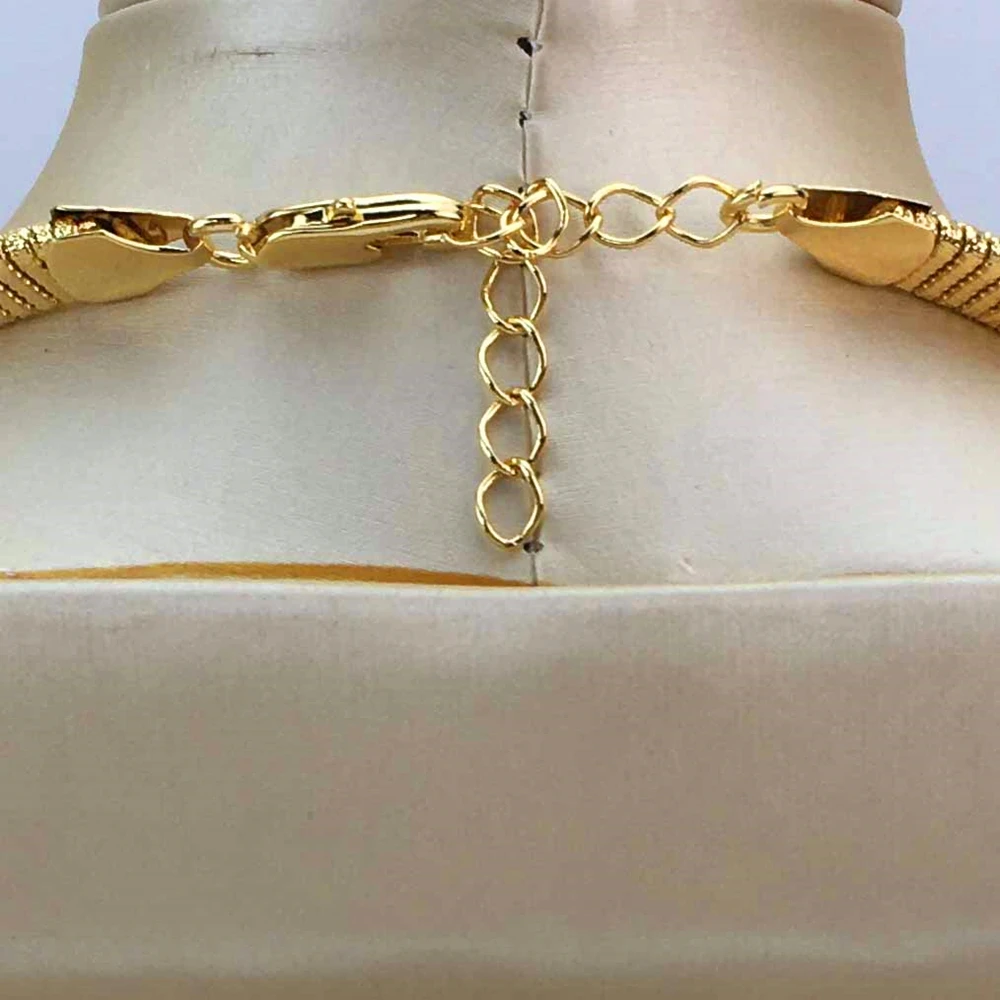 Thumbnail 4 - #6 Trending Gold-Plated Earrings Right Now