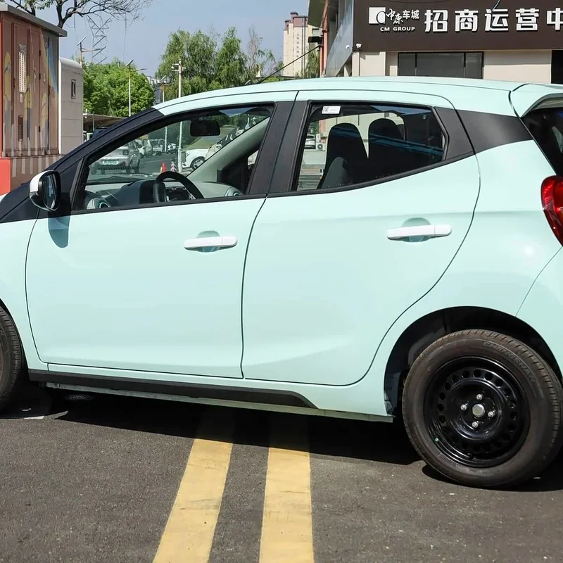 EV2 Eco Friendly EV Left Hand Drive Sedan Low Carbon Energy Saving City Commute Passenger Car 177km Range