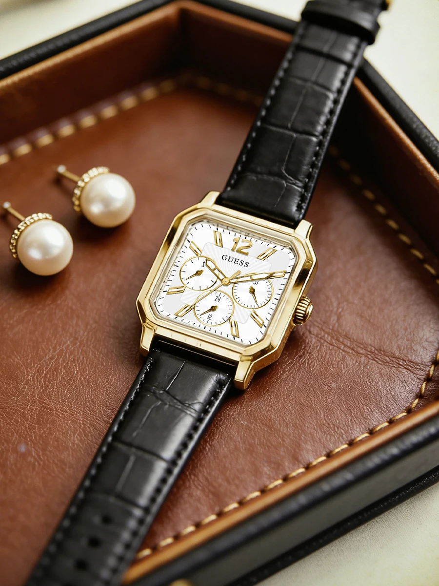 Reloj de mujer GUESS, con esfera cuadrada y diseño analógico, correa de cuero negro, movimiento de cuarzo, ideal para el día a día, ocasiones informales, eventos formales, reuniones de negocios y como regalo para el Día de San Valentín.
