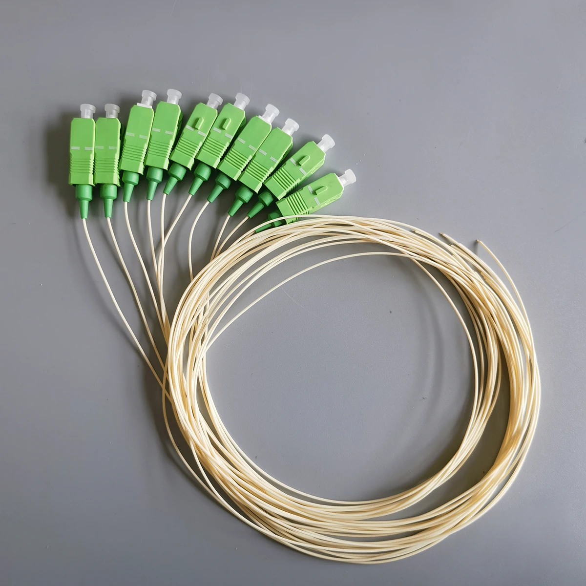 1010Bundles SC/APC Single Mode Fiber Pigtail 9/125μm 1m  0.9mm Fiber Optic Patch Cable Fiber Optical White Pigtail Indoor FTTH