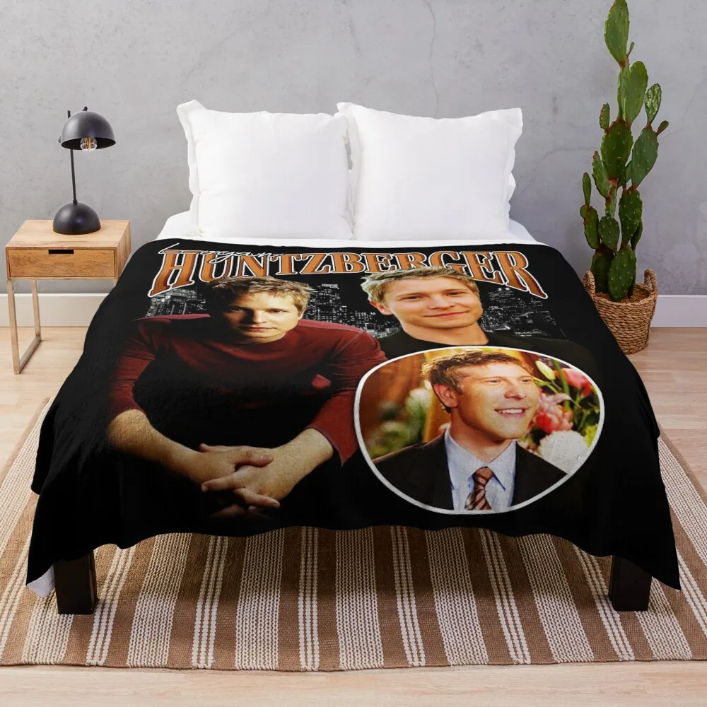 

Logan Huntzberger Signature Vintage Retro Bootleg Rap Style Throw Blanket manga Decoratives Sofa Fluffy Softs Blankets