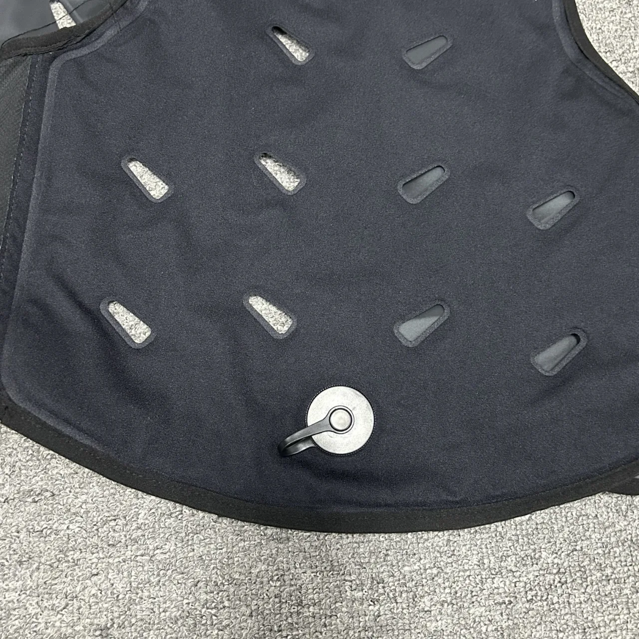 Evaporative cooling clothing does not require power supply, physical cooling, air conditioning clothing, outdoor heatproof vest