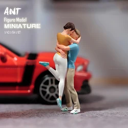 Miniatures 1/87 1/64 1/43 1/24 Couples Date Kiss And Embrace Each Other Figure Doll Model Photography Scene Decoration Car Toys