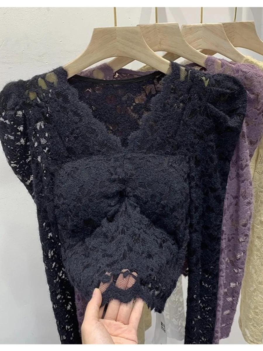 Low Cut V Neck Lace Base Shirt Women's Fashionable Autumn Winter High End Feel Inner Wear with Chest Pad Elegant Long Sleeve Top