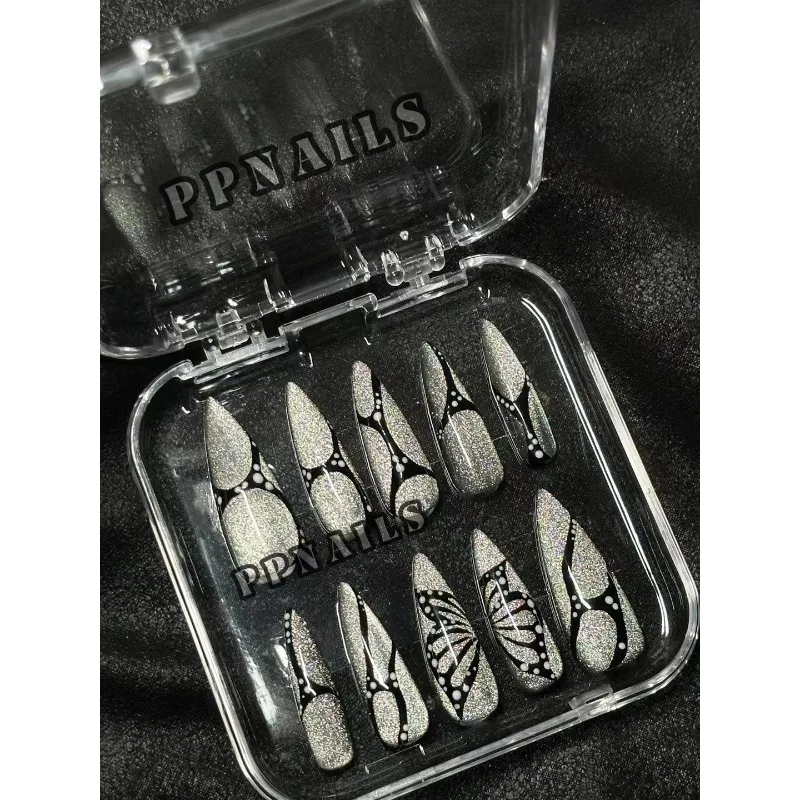 • Black spar cat's eye hand-painted butterfly lines, white dots, long points, European and American hand-worn armor