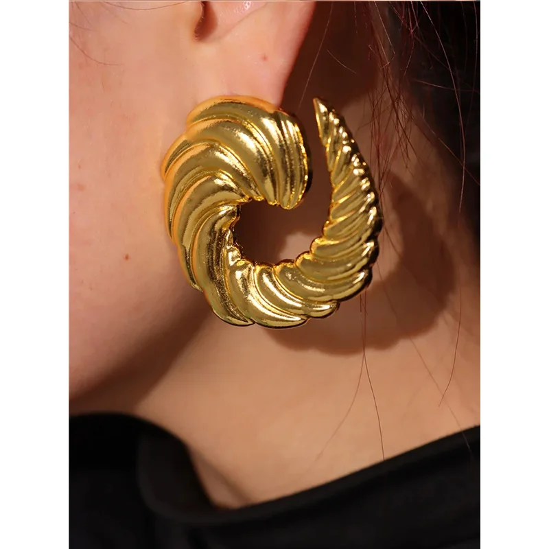 HANGZHI 5CM Cowhorn Vortex Spiral Shaped Big Stud Earrings for Women Personalized Eexaggerated Jewelry French Retro Trend Jewelr