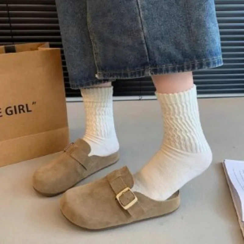 Tan Wildleder-Mules für Damen, mit zwei Riemen und Schnalle, zum Überziehen, offener Rücken, Boston-Clog, lässig, weich, bequem, für den Alltag, koreanisch, sportlich, modisch, schick. – Detail 4