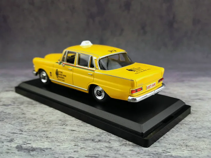 Special Offer 1/43 200D Taxi Model Classic Car Model  Alloy simulation finished product model