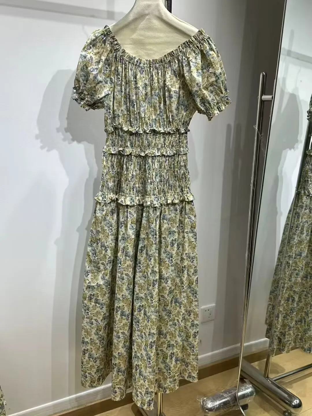 

Women Retro Flower Print Long Dress 2025 New Ruffles Edge Round Neck Puff Sleeve Elastic Waist Holiday Casual 100% Cotton Robe
