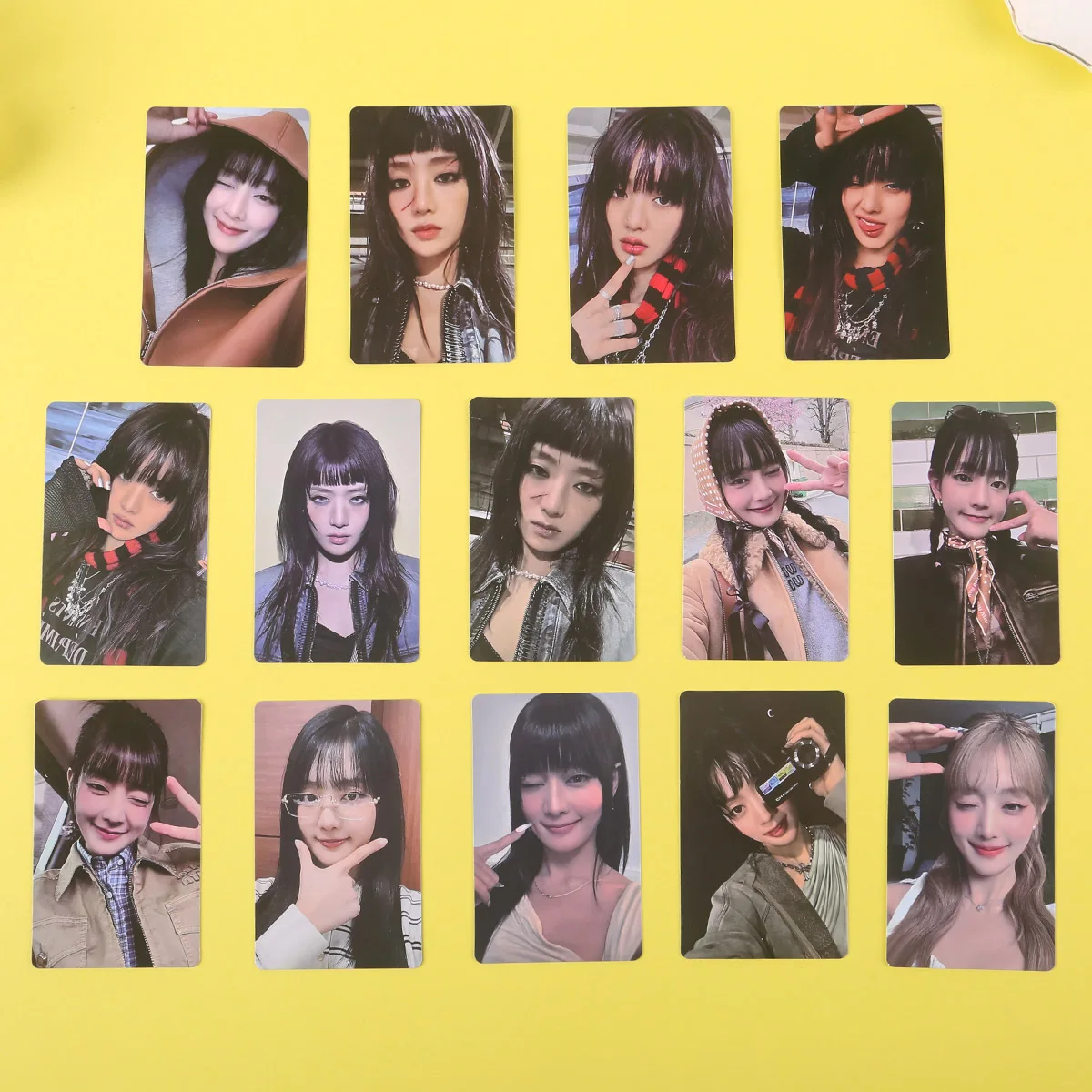 

Kpop Korean Girl Group I-DLE Girl Girl Wei Juan Shu Hua Small Card New Special We Are I-dle Small Card Star Collection LOMO Card