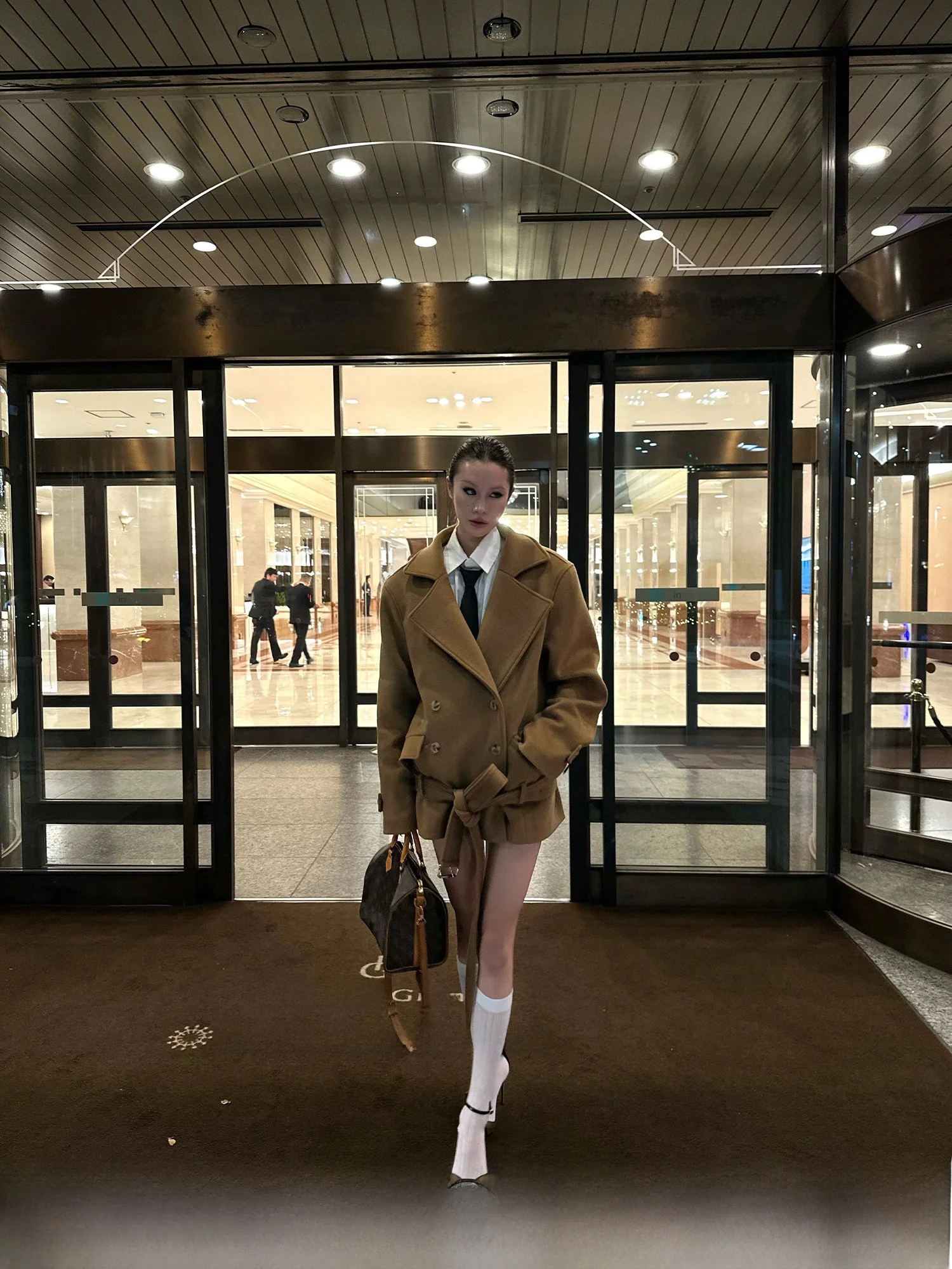 

Tokyo S 00% Woolen ort Coat Women's oulder Pad Collar i Color Woolen Outerwear Faionable Young Women's Coat