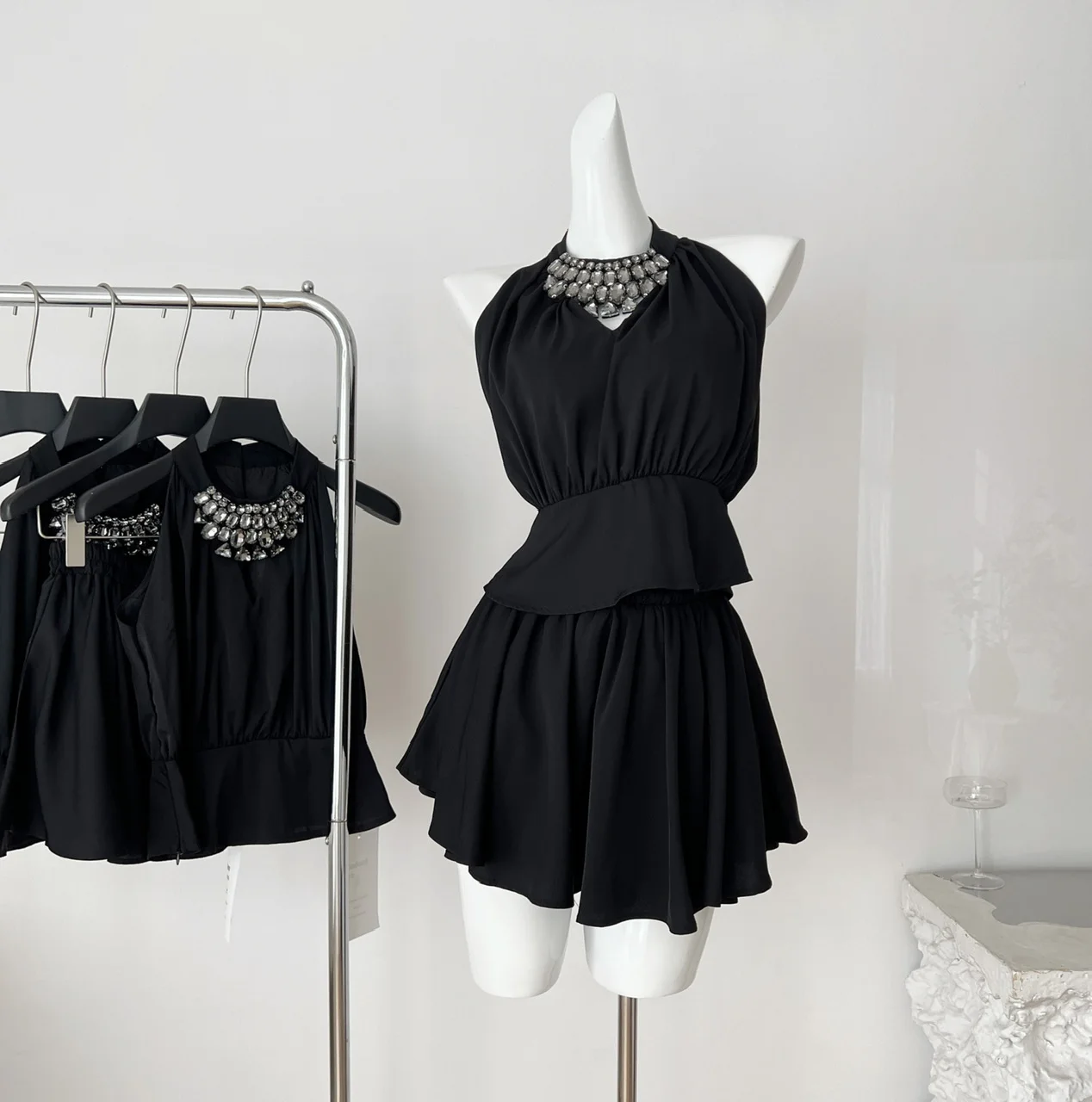 

Summer Women Gyaru Coquette Old Money Birthday Rave Chiffon Evening Outfits 2 Piece Set Diamonds Sleeveless Top + Mini Skirt