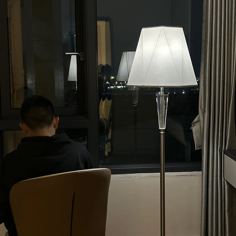 

High value design, living room atmosphere floor lamp, bedroom bedside standing lamp next to sofa, modern light luxury sofa lamp