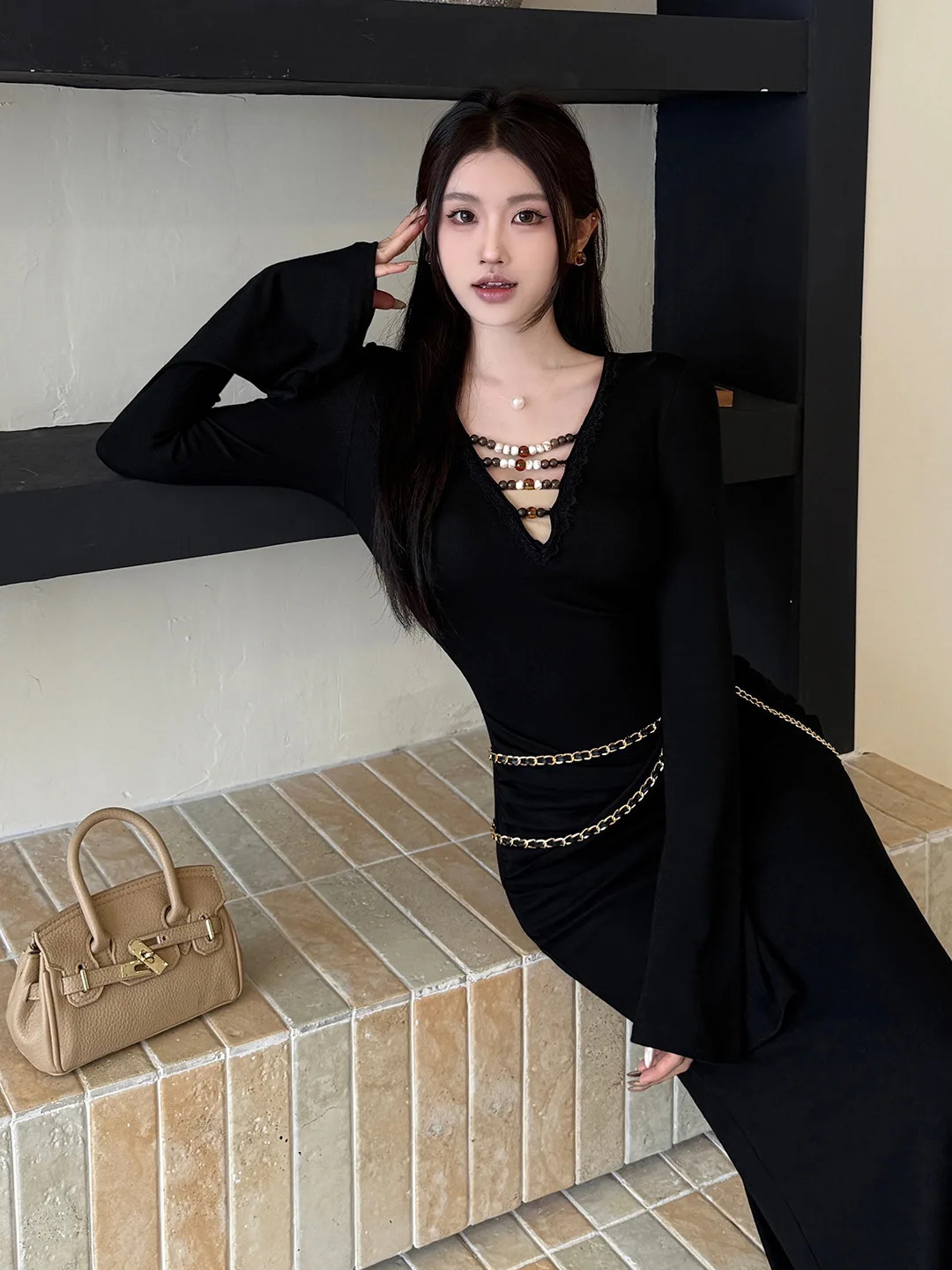 Robe de soirée noire élégante pour femmes, col en v, perlée, découpée, moulante, jupe sirène, coupe cintrée, longue, une pièce, automne