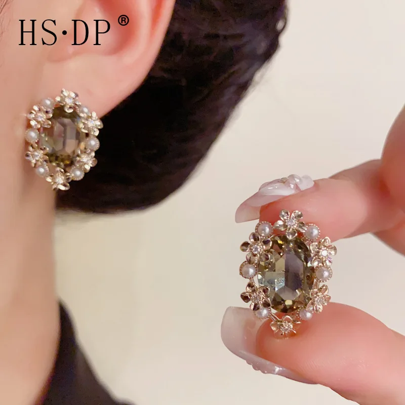 Beautiful pearl earrings and stud earrings for ladies，fashion, light luxury and versatile Trendy jewelry