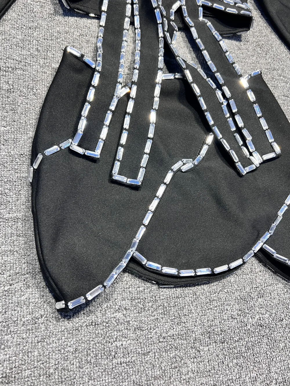 Neu angekommen Shinning Strass Sexy Langarm Aushöhlen Bandage Mini Kleid Frauen Nachtclub Party Feiern Geburtstag Tragen