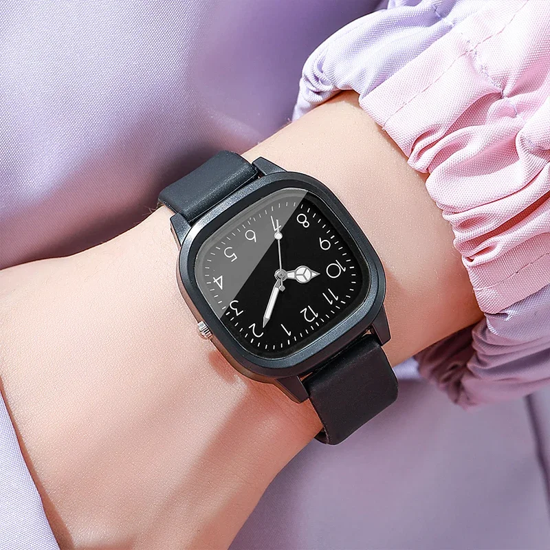 1PC Surprise Mystery Watch Women Quartz Watches Blind Box-Fashion Silicone Band Arabic Dial Wristwatch Reloj Hombre（Without Box） view 5