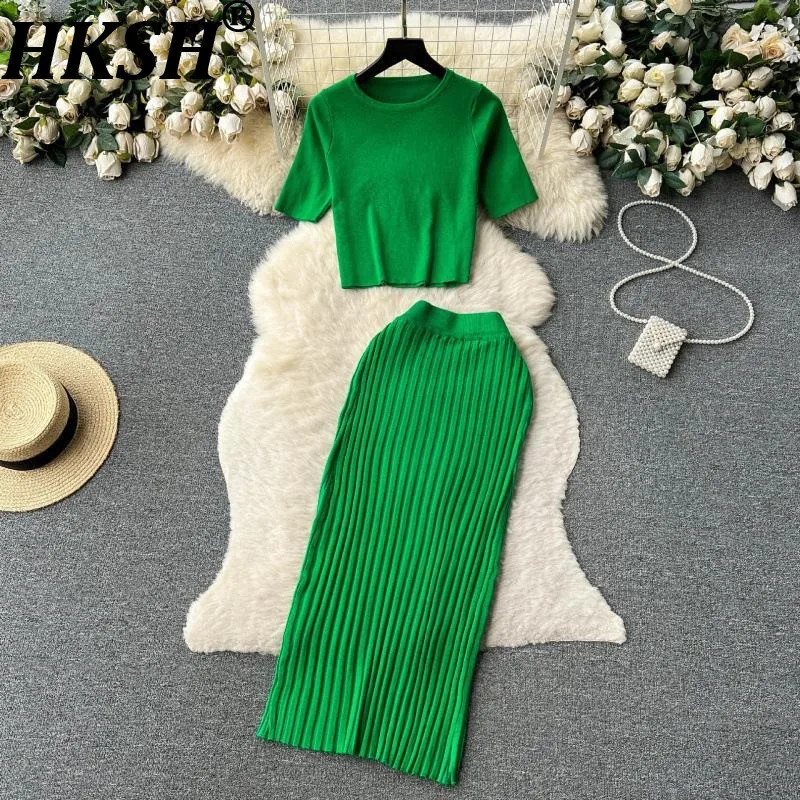 

HKSH Новый женский шикарный комплект из двух предметов с круглым вырезом и коротким рукавом, однотонные повседневные вязаные топы с эластичной резинкой на талии, элегантная модная юбка HK9404