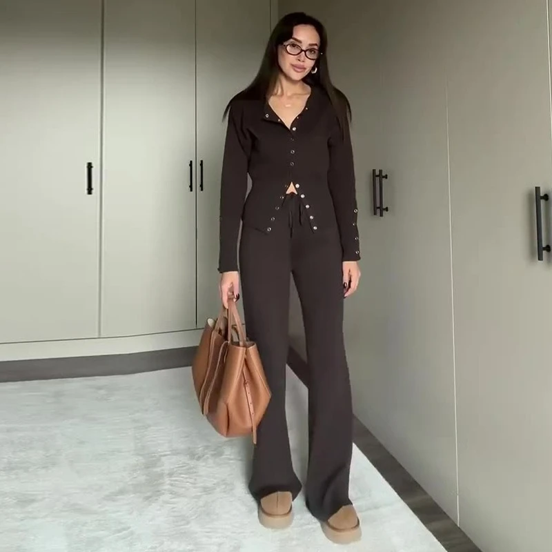 

Новый стиль, модный топ с длинными рукавами и длинные брюки, осень/зима 2026, вязаный повседневный и простой новый однотонный комплект из двух предметов