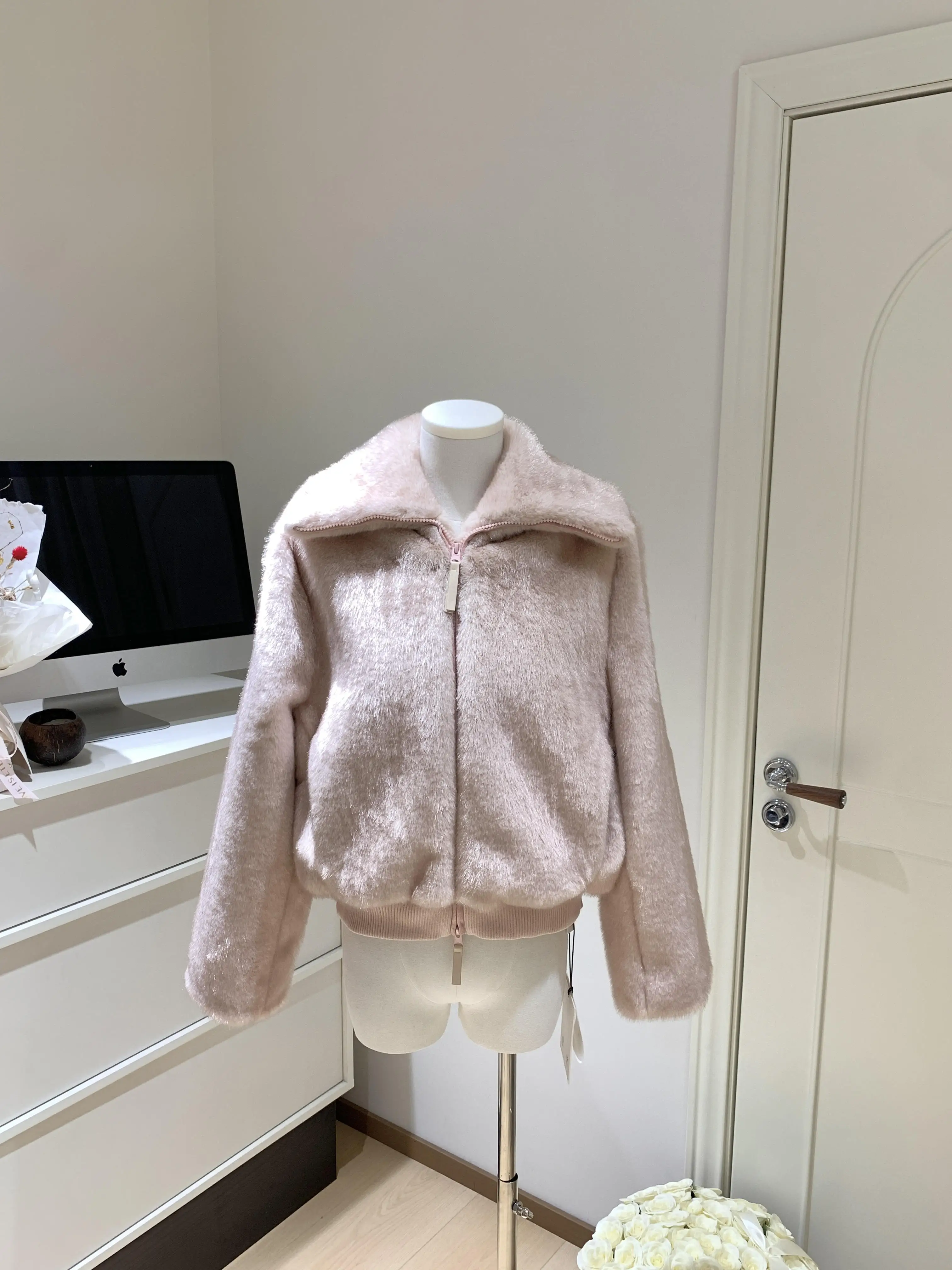 

Women's Autumn Winter Faux Rabbit Hair Thick Warm Fluffy Coat Lady Streetwear Long Sleeve Zip Up Faux Fur Comfortable Outwear