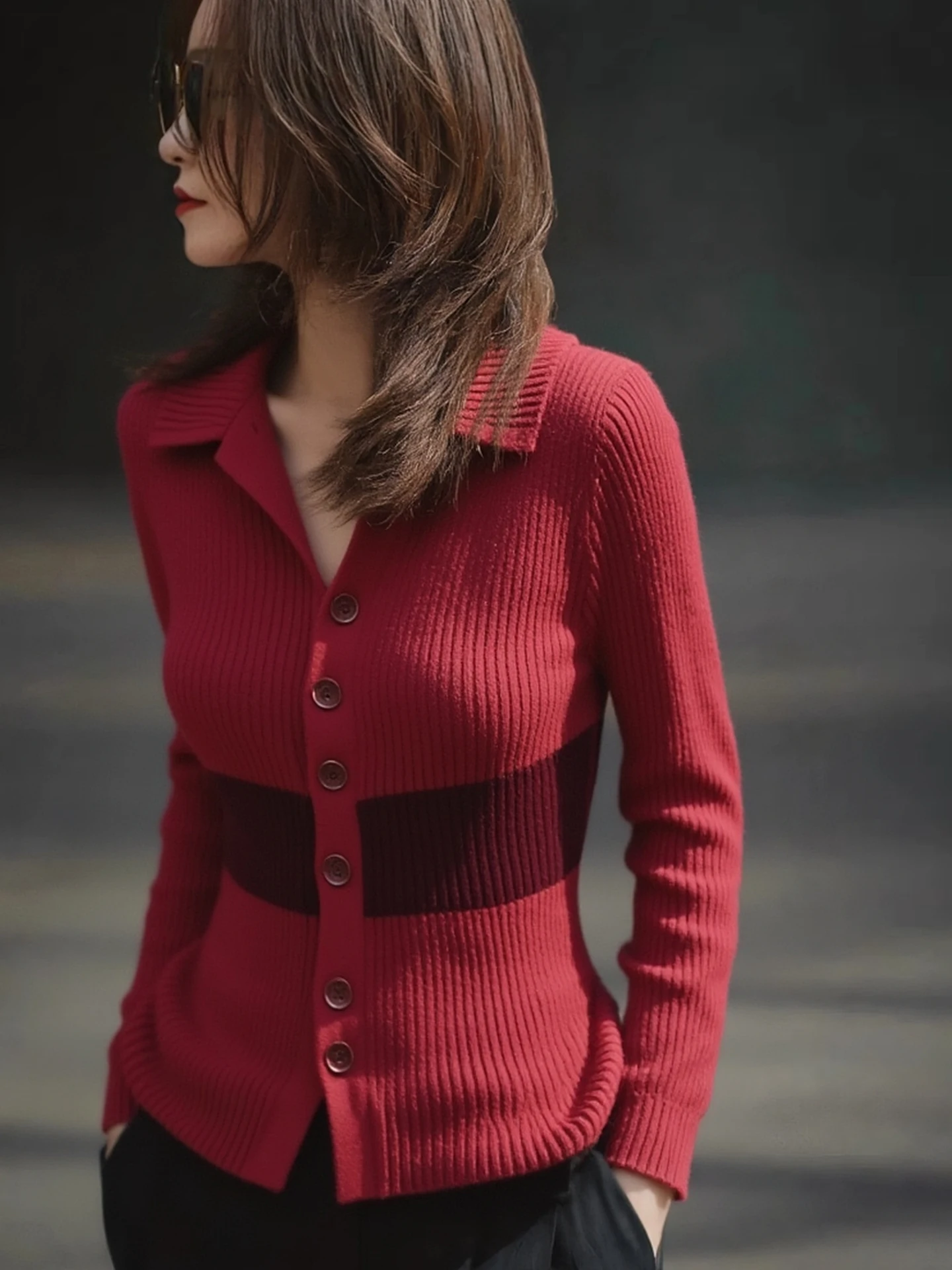 Novo suéter de lã feminino para outono e inverno, suéter de base de malha com gola vermelha elegante e luxuoso