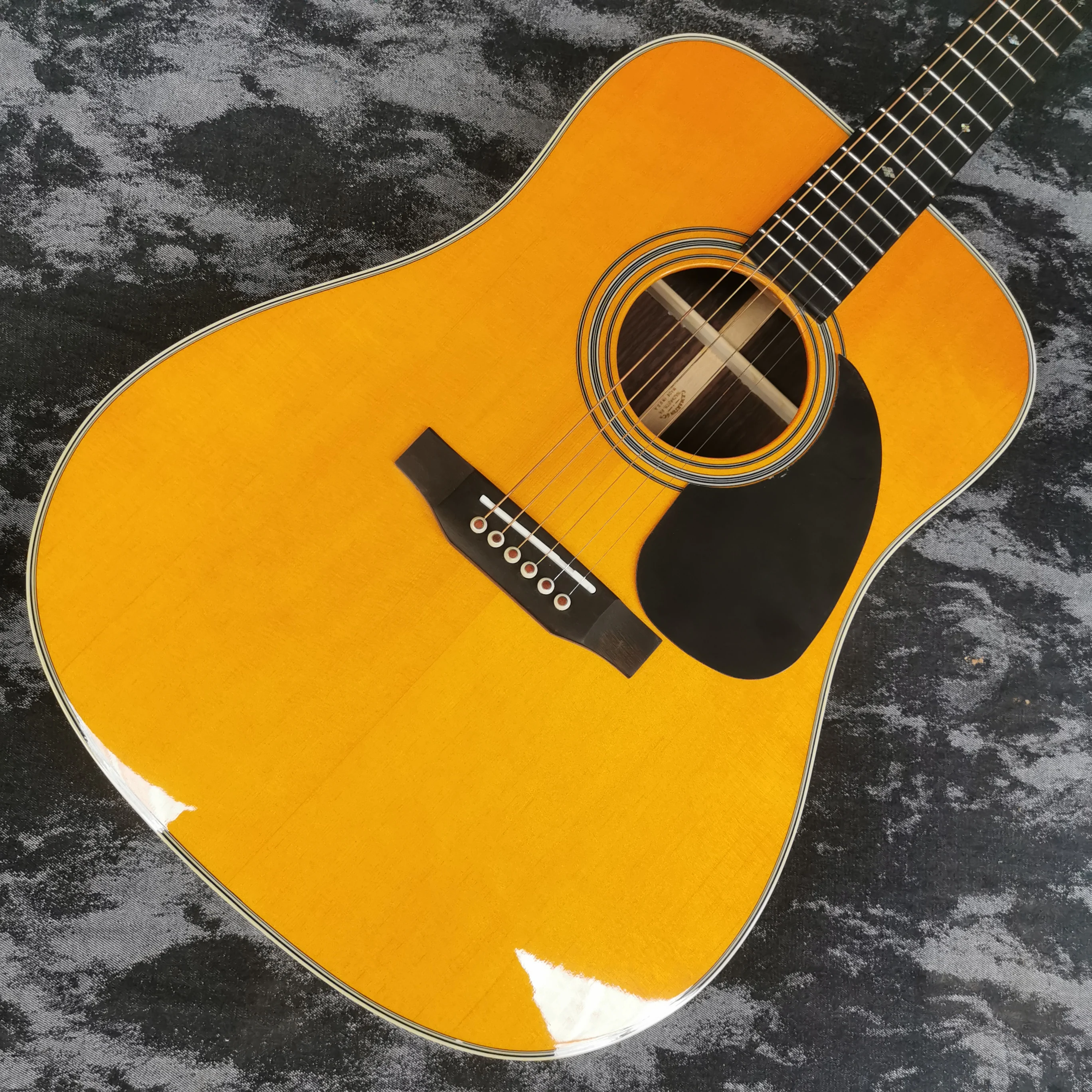 41 inch solid wood D28 series with yellow glossy paint on the surface, original acoustic wood guitar