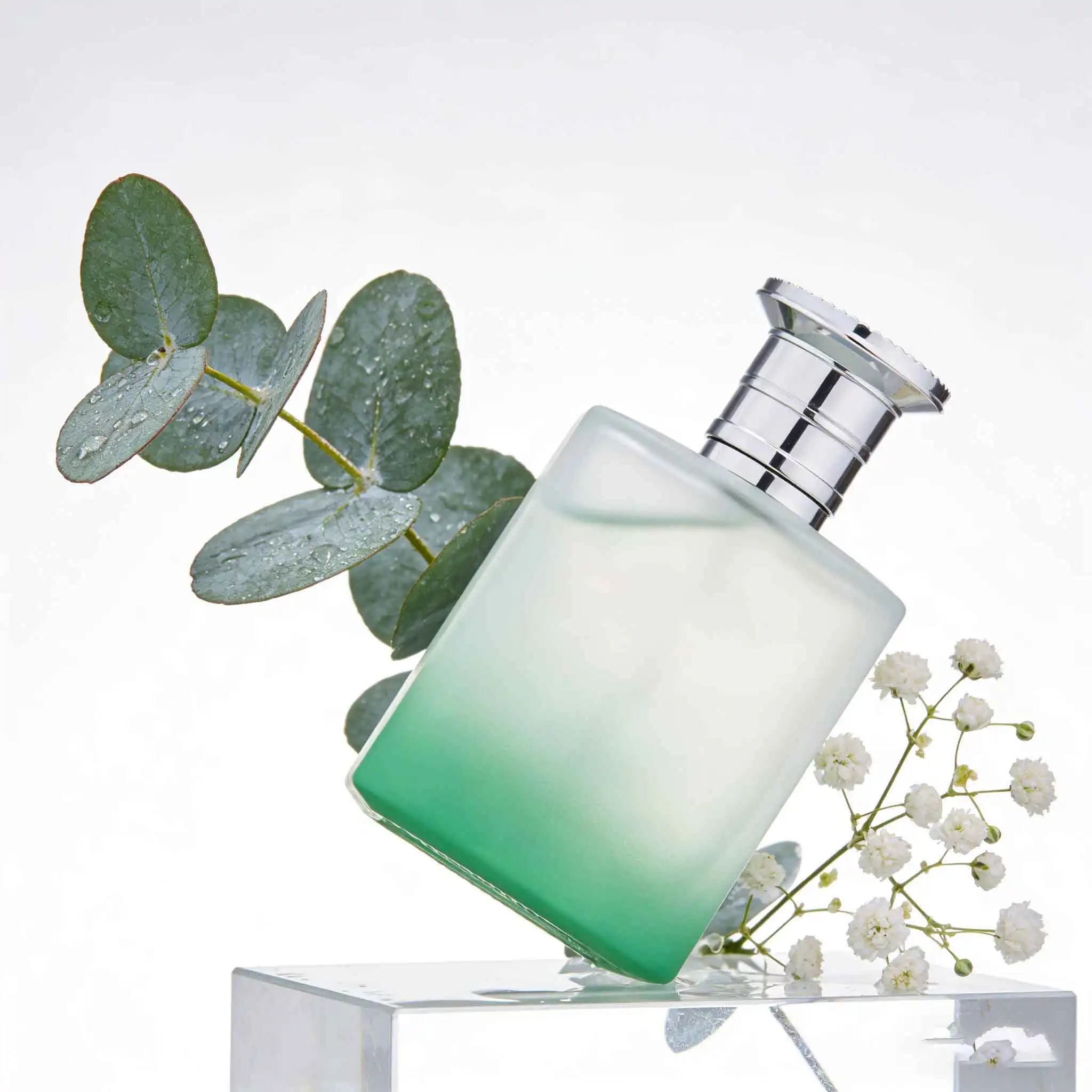 

CORNER creamy floral notes, intertwined with evening jasmine, gentle pseudo body fragrance, long-lasting fragrance