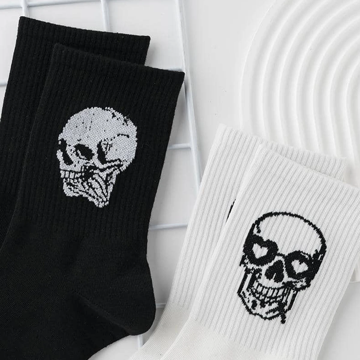 5/10/20 Pairs Men Skull Pattern Fashion Versatile Crew Socks, Halloween Dy, For Daily Life