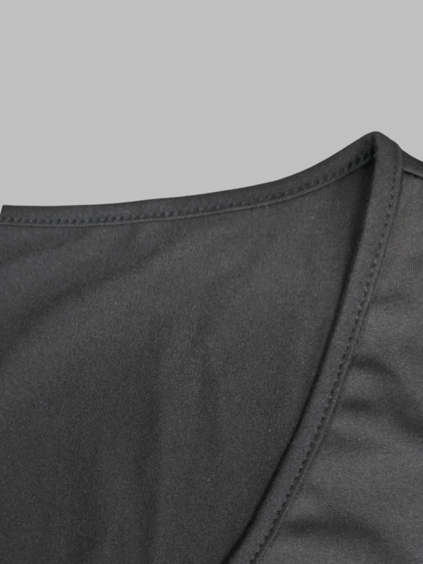 American casual minimalist style T-shirt, women's style, deep V-neck design, perfect choice for summer, fashionable and comforta