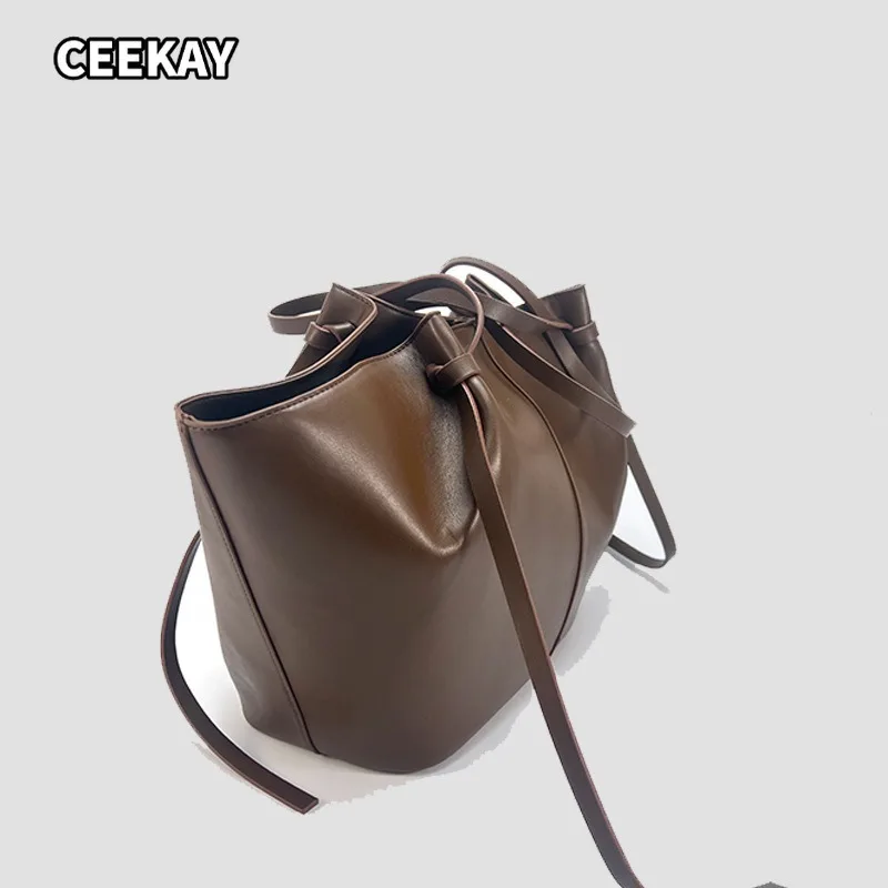 Fashion Large Capacity Trapeze Women Shoulder Bags Designer Metal Lock Handbags High-Quality Pu Leather Big Tote Commute Bag - view 4