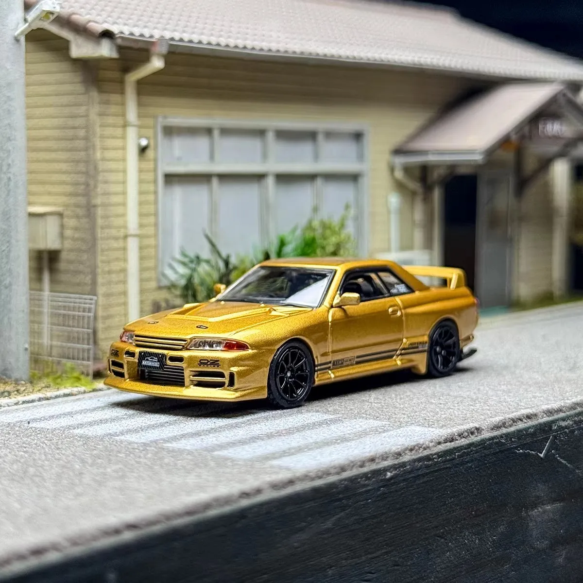 

INNO 1:64 TOP SECRET BNR32 R32GTR 650R Gold Diecast Diorama Car Model Collection Toys