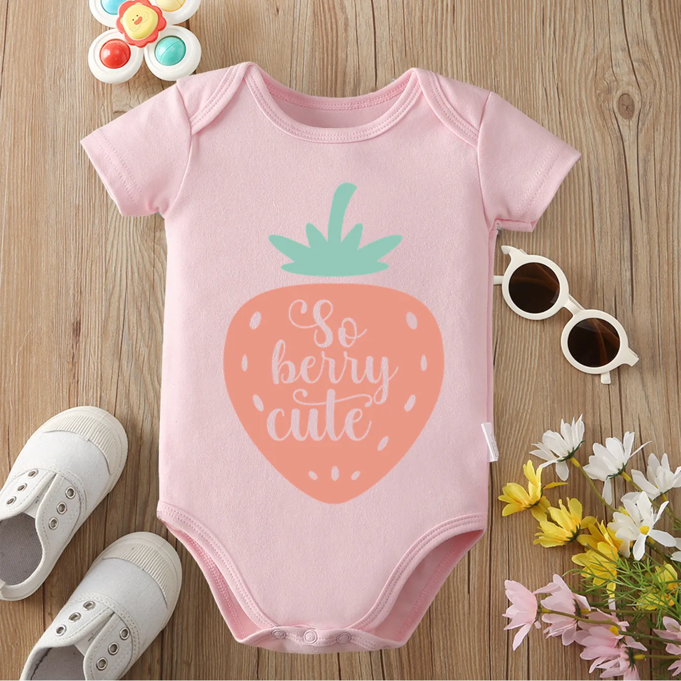 

Комбинезон из 100% хлопка с изысканным принтом клубники и меду, удобный комбинезон для малышей от 0 до 12 месяцев, комбинезон для новорожденных