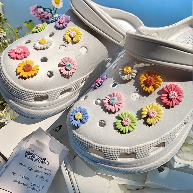 New Daisy flower Hole shoe Charms Designer DIY Shiny Bling Shoes accessories Decaration for Clogs Kids Boys Women Girls Gifts