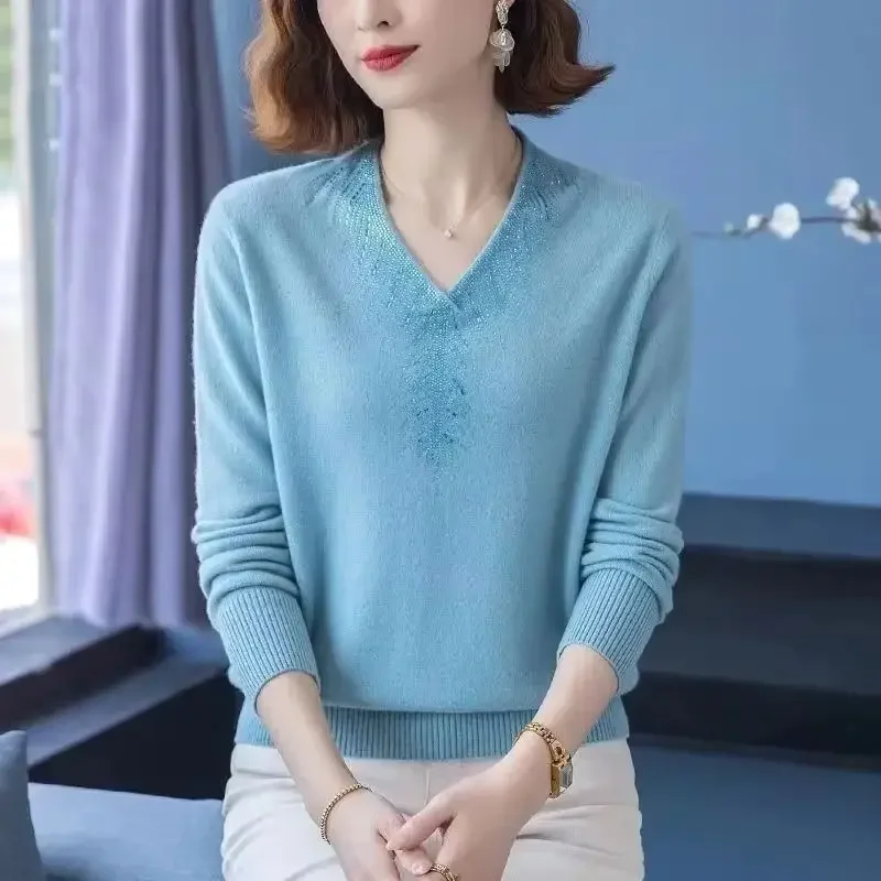 \Women's Noble Loose Pullover Female New Heart Collar Temperament Age Reduction Fashion Mother Primer Shirt MT10