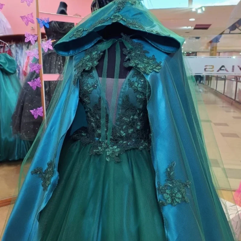 새틴 다크 그린 킨세아녜라 드레스 데칼 롱테일 오프숄더 레이어드 베스티도스 데 15 킨세아녜라 ﻿ 맞춤 제작