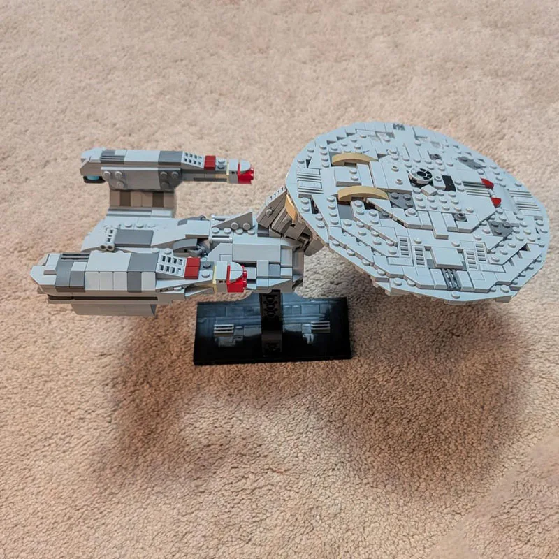 

NEW 777Pcs MOC-USS Enterprise D NCC-1701-D Starship Model Star Battle Spaceship Building Blocks DIY Education Bricks Toys Gifts