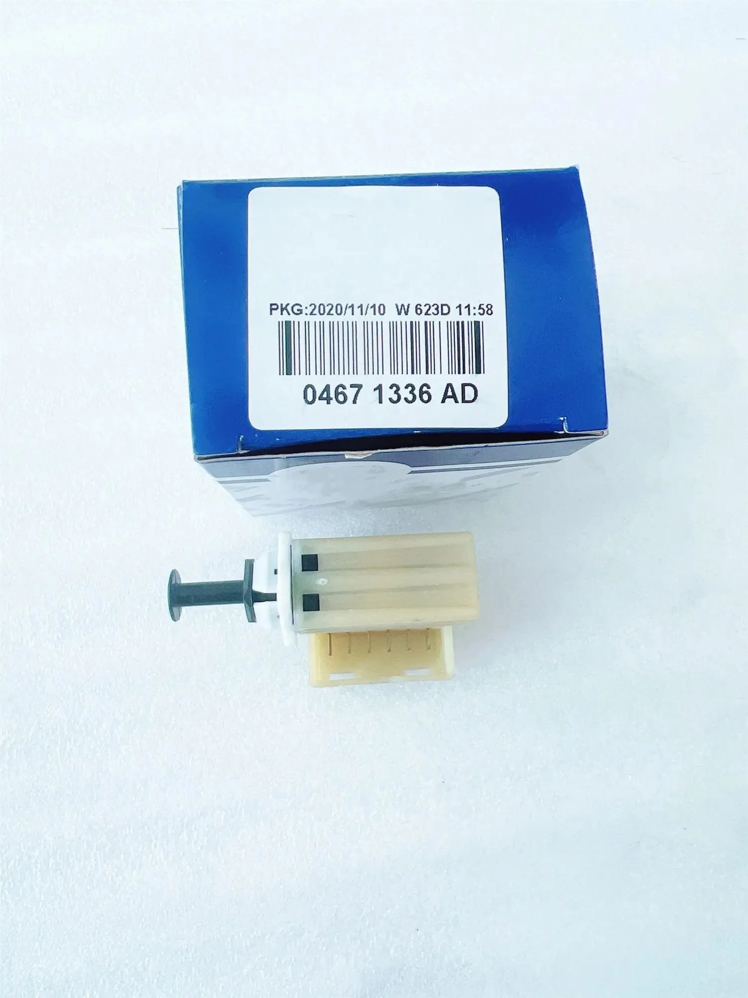 WAP01 Original Brake Light Switch,4671336AD, CSFHU091AA, 4671336, For:Wrangler JK,Grand Cherokee WG/WJ,LX300,RAM3500, Urban RV,2