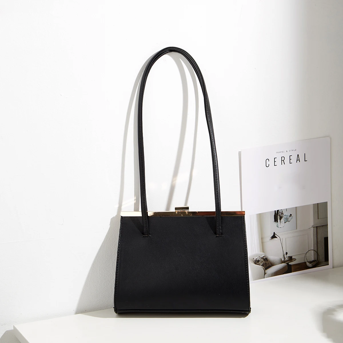 

Fashion 2024 new大容量手提包 Joker temperament commuter underarm bag simple one-shoulder clip bag casual handbag