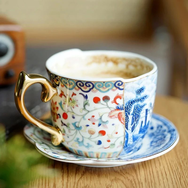 

Роскошный керамический набор кофейных чашек и блюдец, кружка для послеобеденного чая в европейском стиле в стиле ретро, креативная посуда для напитков для пар, элегантный фарфор