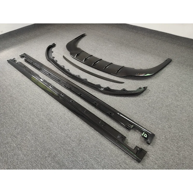 

Подходит для нового комплекта кузова из углеродного волокна Bentley Flying Spur, передних и задних диффузоров, боковых полос, задних спойлеров.