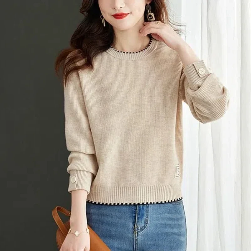 Sweet Fashion Autumn/Winter Sweaters Women\'s Solid O-Neck Solid Badge Button Korean Casual Long Sleeve Pullovers Knitted Tops