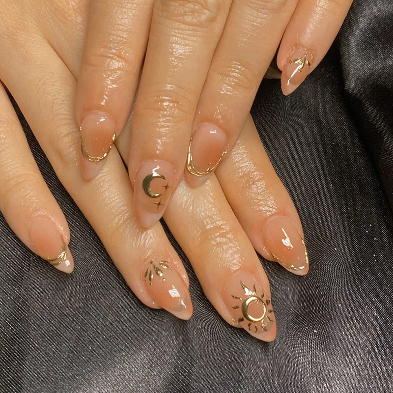 

24pcs Baroque Style Fake Nails Golden Sun Moon Design False Nail Tips Korean Short Almond Press on Nails Wearable Full Cover