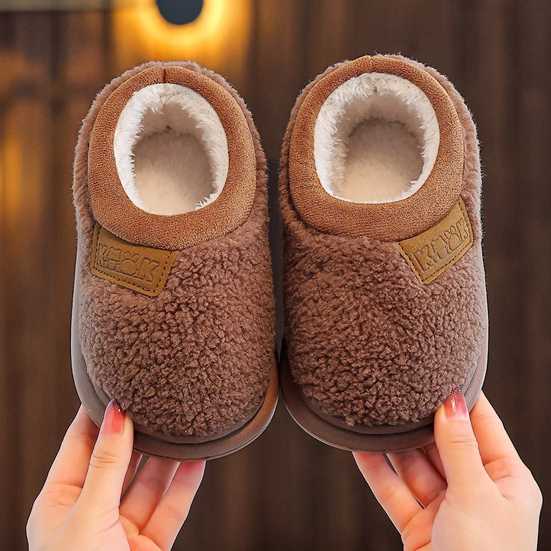 

Детские зимние сандалии на каблуке. Простые и удобные домашние тапочки для мальчиков и девочек.