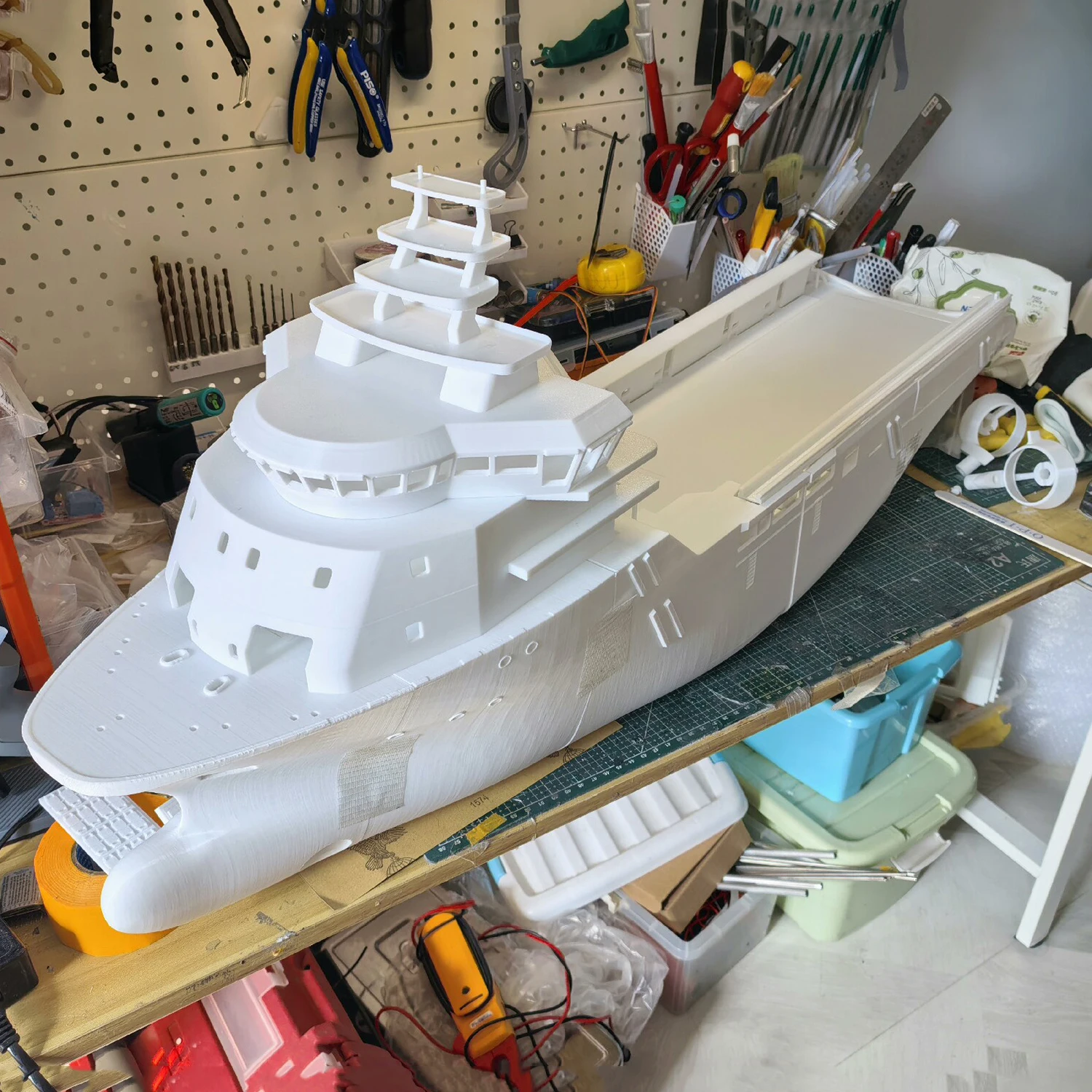 

RC Boat 93cm Ocean Multi-purpose Work Remote Control Boat Simulation Havyard 842RC Boat Model Kit Adult Toy
