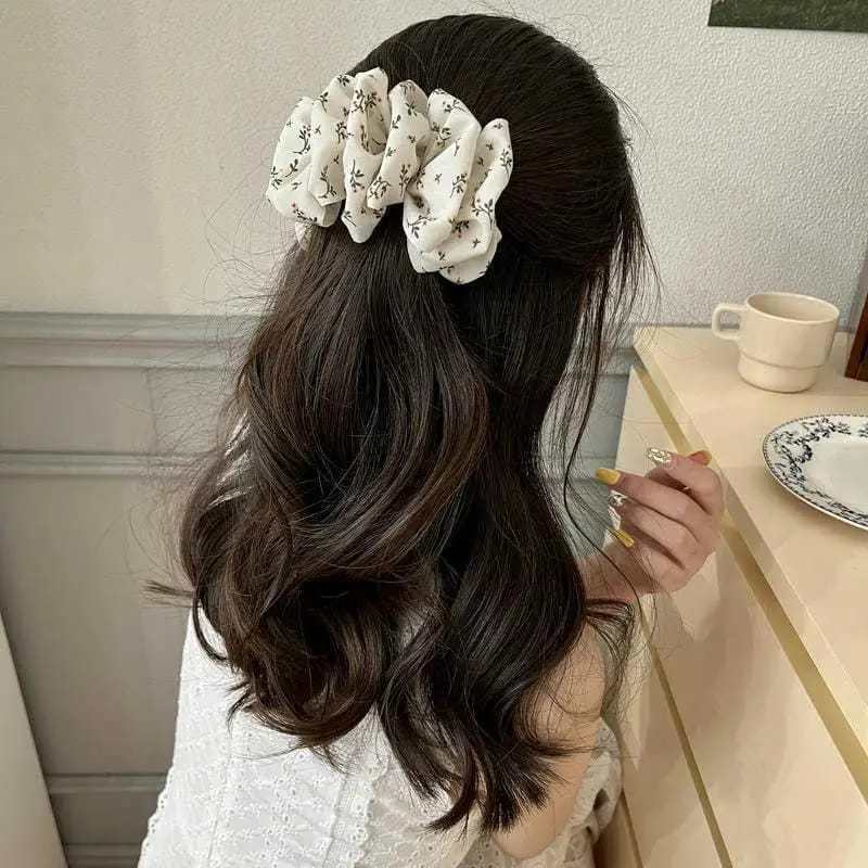 Clip de plátano Floral pequeño de nube para mujer, mejora el volumen del cabello, accesorios para el cabello con Clip para moño de espalda de cabeza, 1 ud.