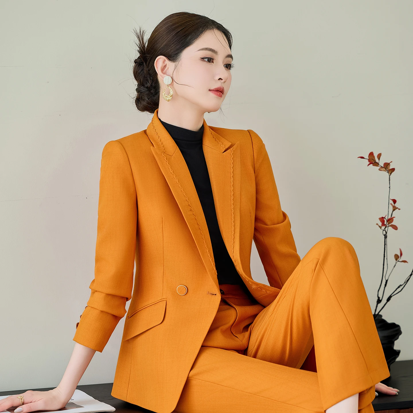 بدلة مكتب بقصة ضيقة باللون الأصفر من NAVIU للنساء، سترة رسمية أنيقة كاجوال بأكمام طويلة وزر واحد مكونة من قطعتين