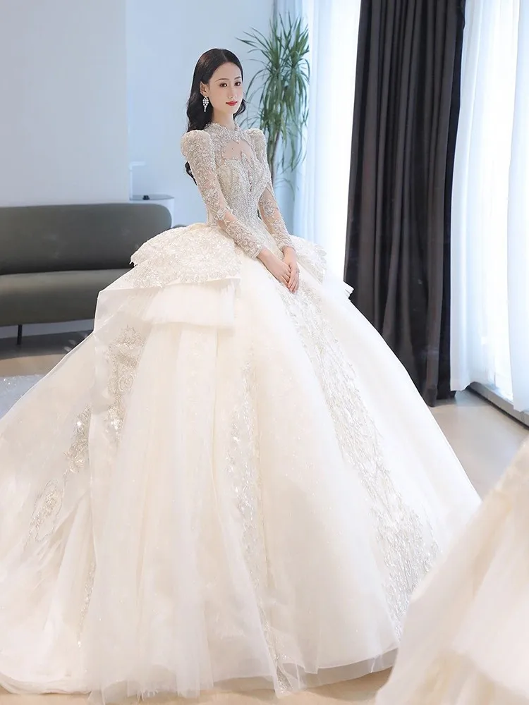 Main Wedding Dress 2026 New Bridal Long Sleeve Retro Advanced Texture French Light Luxury Heavy Work Large Tail Small