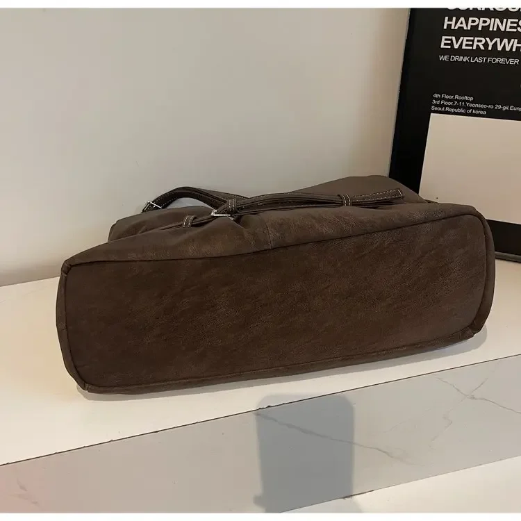 CEEKAY Damen Hobo-Tasche, dunkelbraun, Wildleder-Textur, große Schulterhandtasche, seitliches Schnallendetail, Reißverschluss, für den täglichen Pendelverkehr, lässig – Detail 29